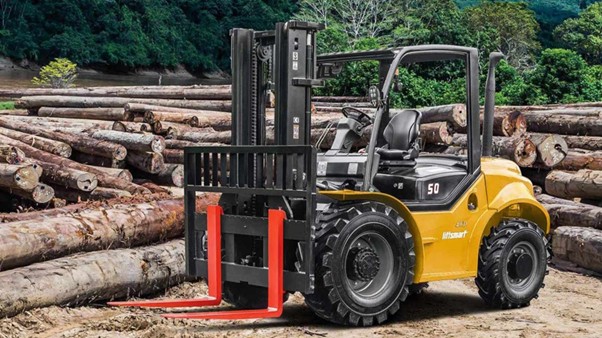 What’s the difference between All-Terrain Forklifts and Standard Forklifts?
