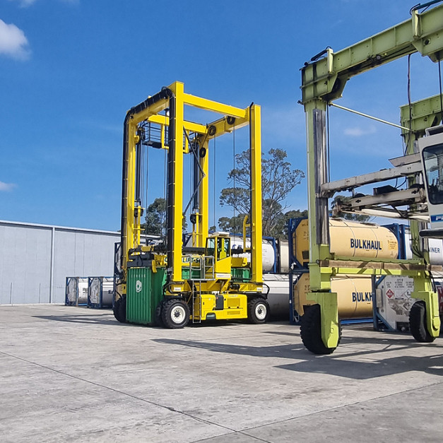 Combi-SC 3-HIGH Container Handler