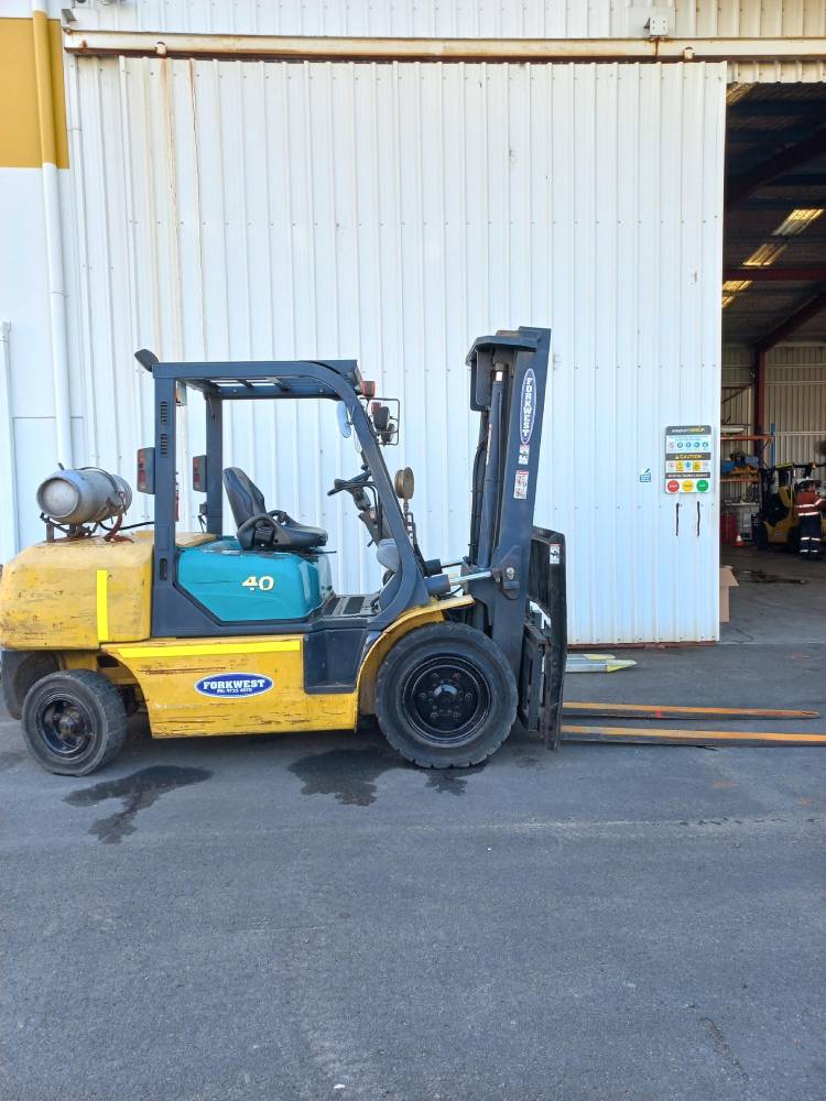 Used forklift: KOMATSU FG40-7 