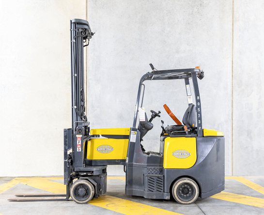 Used Forklift: AISLE-MASTER 15E 