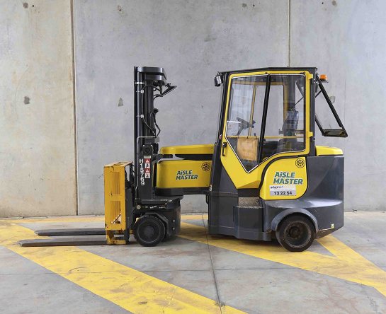 Used Forklift: AISLE-MASTER 30WHE 