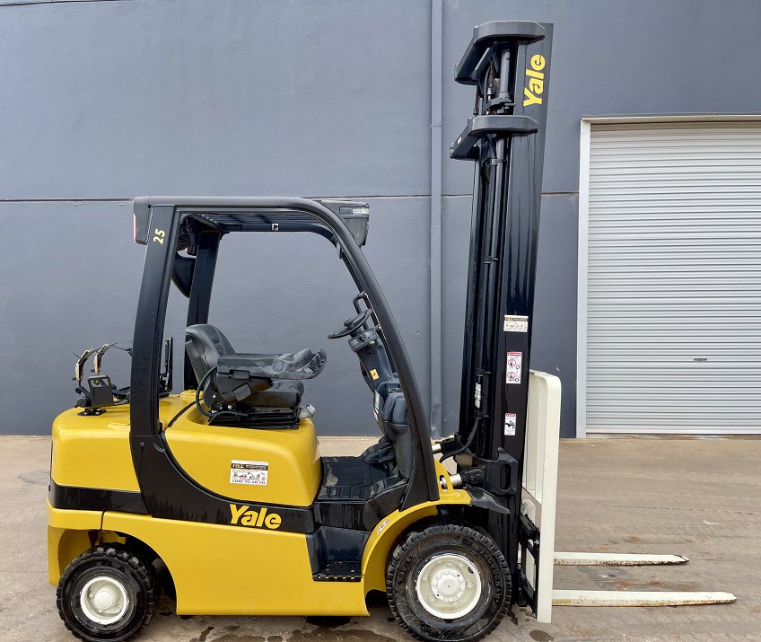 Used forklift: YALE GLP25VX 