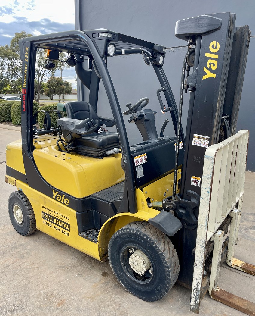 Used forklift: YALE GLP25 